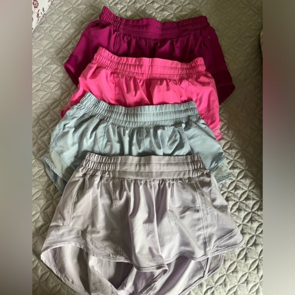 COPY - Lululemon Hotty Hot low rise shorts. 2.5 inch inseam. Worn like new.